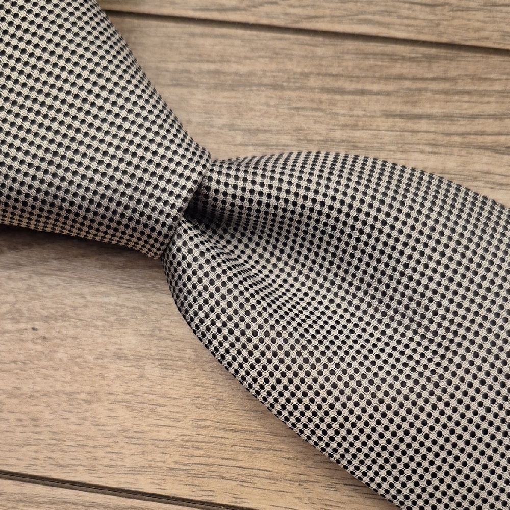 HUGO BOSS Recent Metallic Silver Black Circles Pattern Skinny Mens Silk Tie
